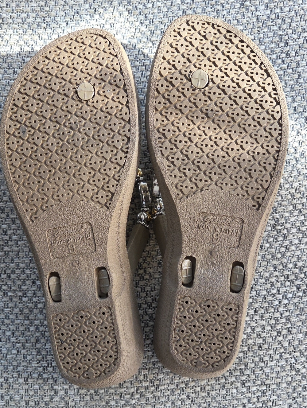 Grandco Gold Flip Flops - Picture 4 of 7